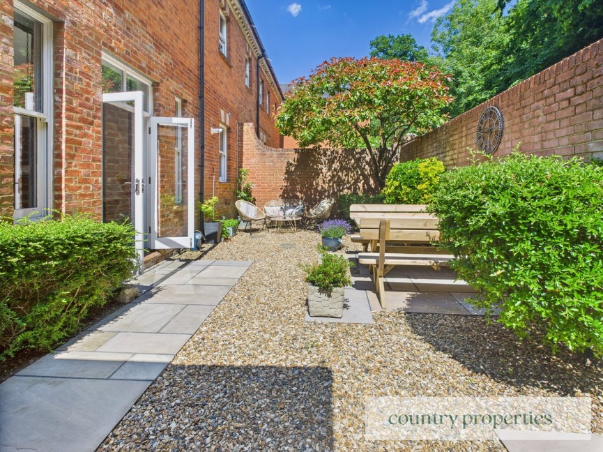 2 bedroom House for Sale Sherrards Mansions, Welwyn Garden City, Hertfordshire