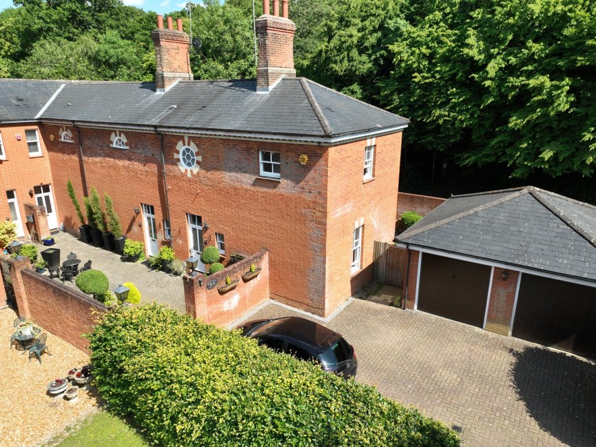 2 bedroom House for Sale Sherrards Mansions, Welwyn Garden City, Hertfordshire