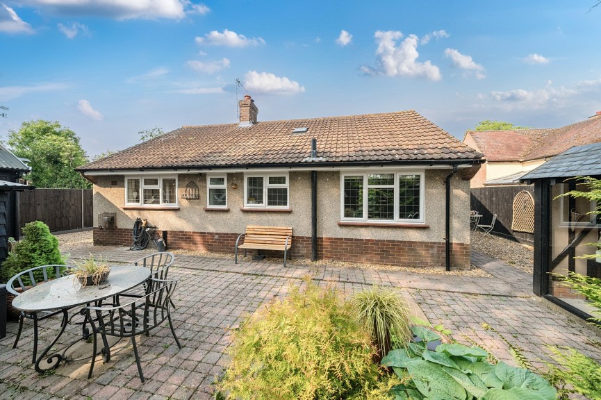 2 bedroom Bungalow for Sale Shillington, Hitchin, Bedfordshire