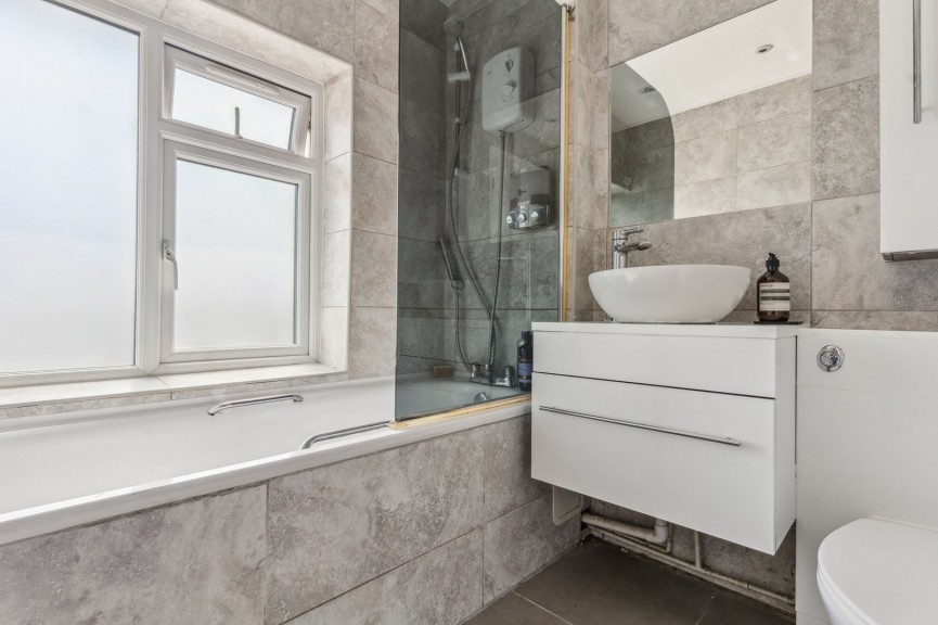 3 bedroom House for Sale Wilshere Crescent, Hitchin, Hertfordshire