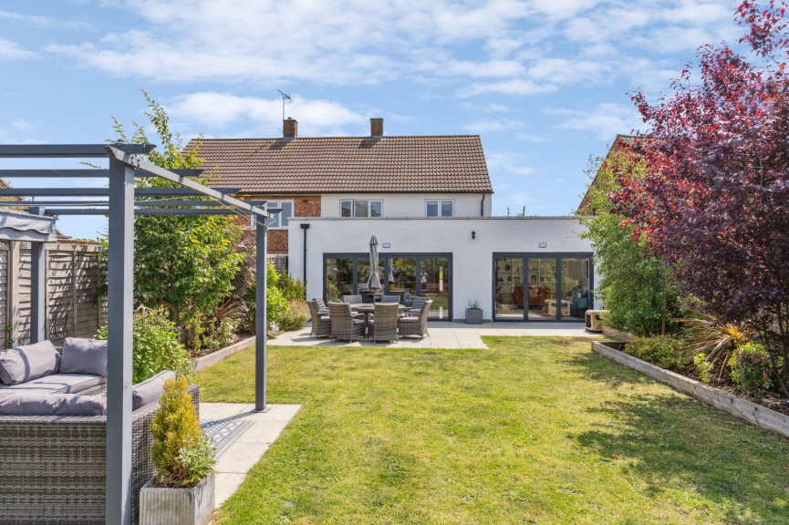 3 bedroom House for Sale Wilshere Crescent, Hitchin, Hertfordshire