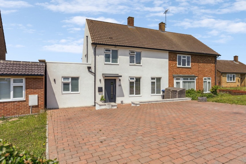 3 bedroom House for Sale Wilshere Crescent, Hitchin, Hertfordshire