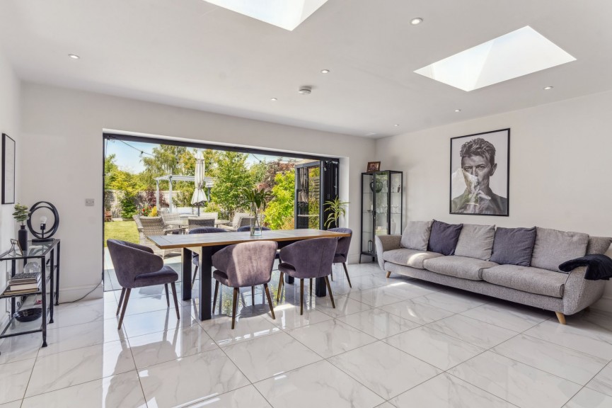 3 bedroom House for Sale Wilshere Crescent, Hitchin, Hertfordshire