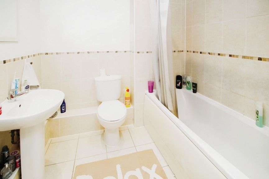 1 bedroom Flat for Sale Whinbush Road, Hitchin, Hertfordshire