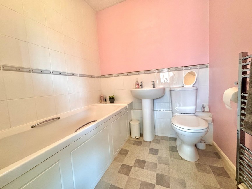 2 bedroom House for Sale Larkins Close, Baldock, Hertfordshire