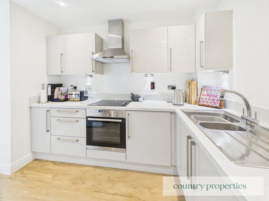 2 bedroom Flat for Sale Bessemer Road, Welwyn Garden City, Hertfordshire