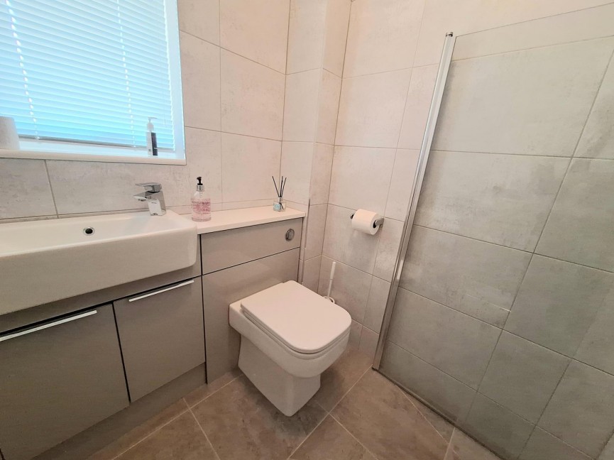 4 bedroom House for Sale Moggerhanger, Bedford