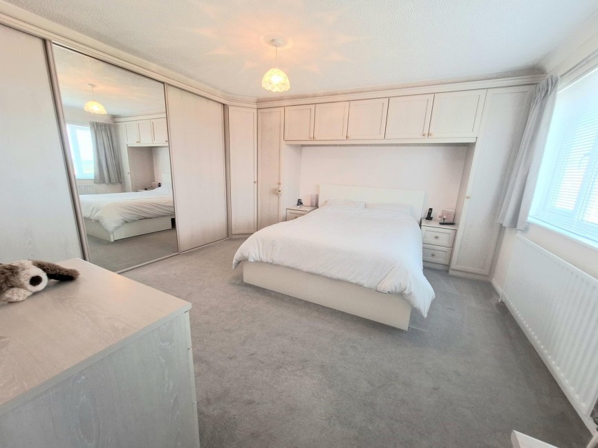 4 bedroom House for Sale Moggerhanger, Bedford