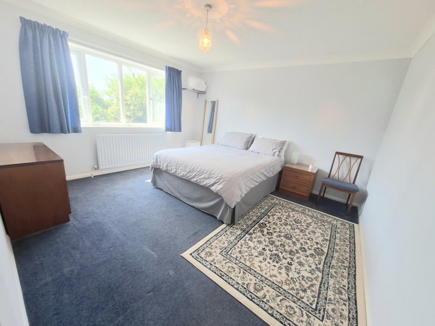 4 bedroom House for Sale Moggerhanger, Bedford