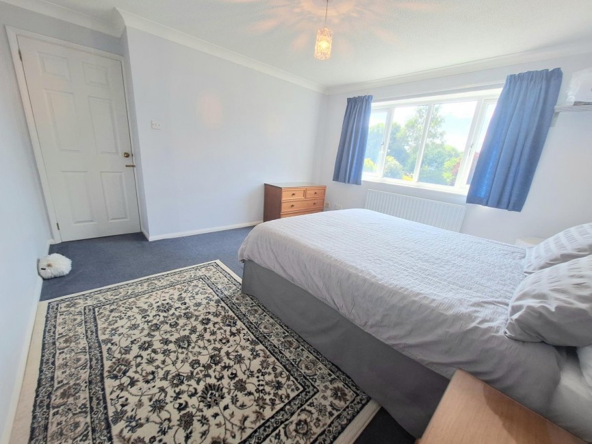 4 bedroom House for Sale Moggerhanger, Bedford