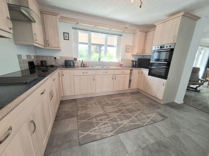 4 bedroom House for Sale Moggerhanger, Bedford