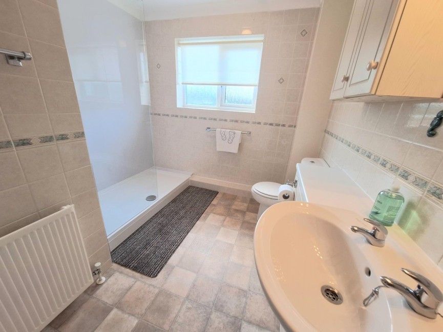 4 bedroom House for Sale Moggerhanger, Bedford