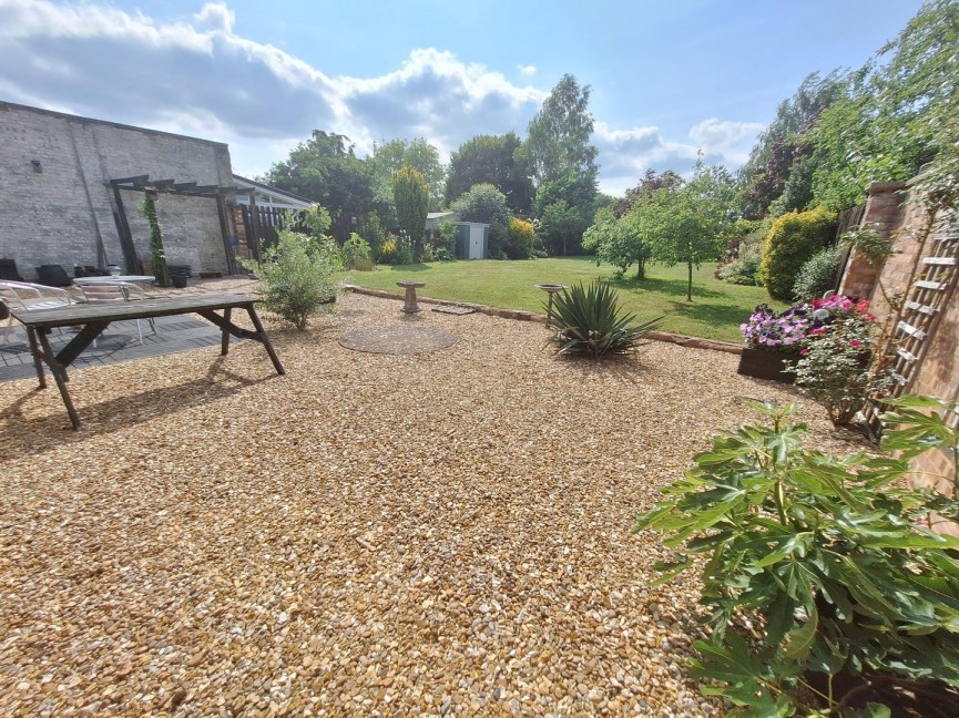 4 bedroom House for Sale Moggerhanger, Bedford