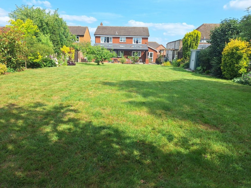 4 bedroom House for Sale Moggerhanger, Bedford