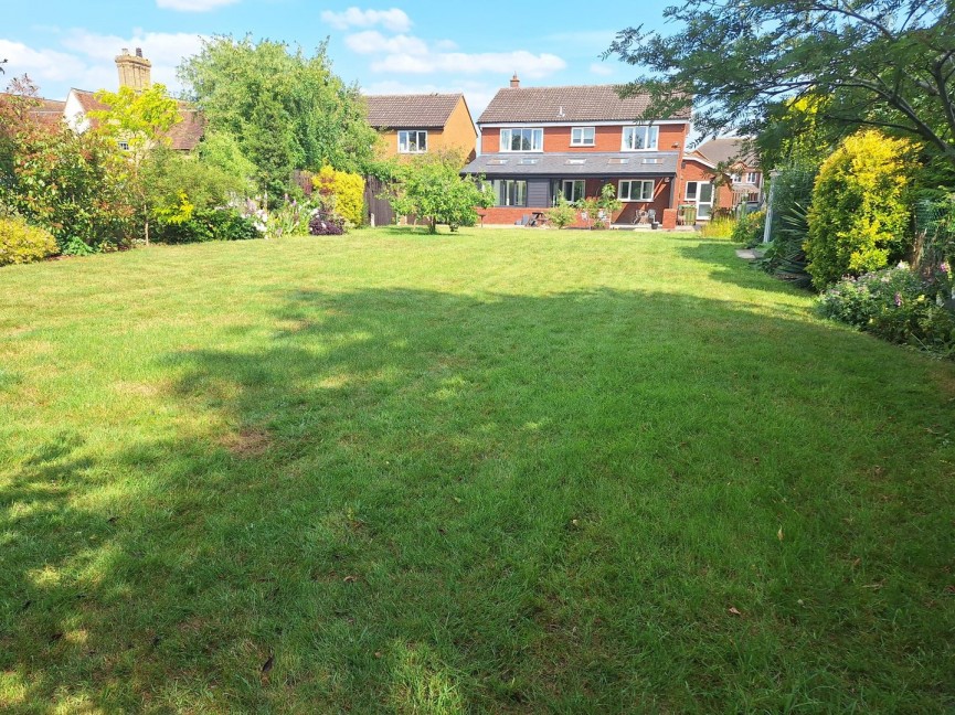 4 bedroom House for Sale Moggerhanger, Bedford