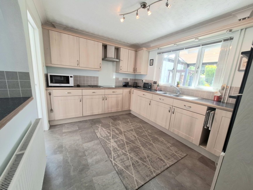 4 bedroom House for Sale Moggerhanger, Bedford