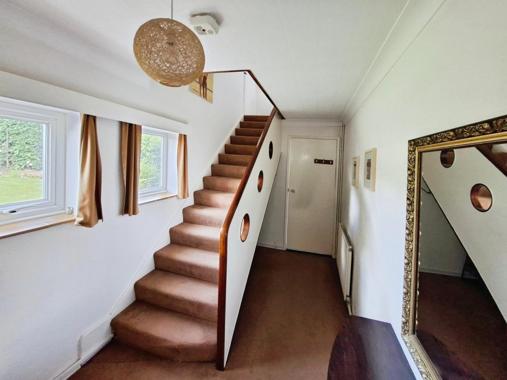 Roe Green Close, Hatfield, Hertfordshire