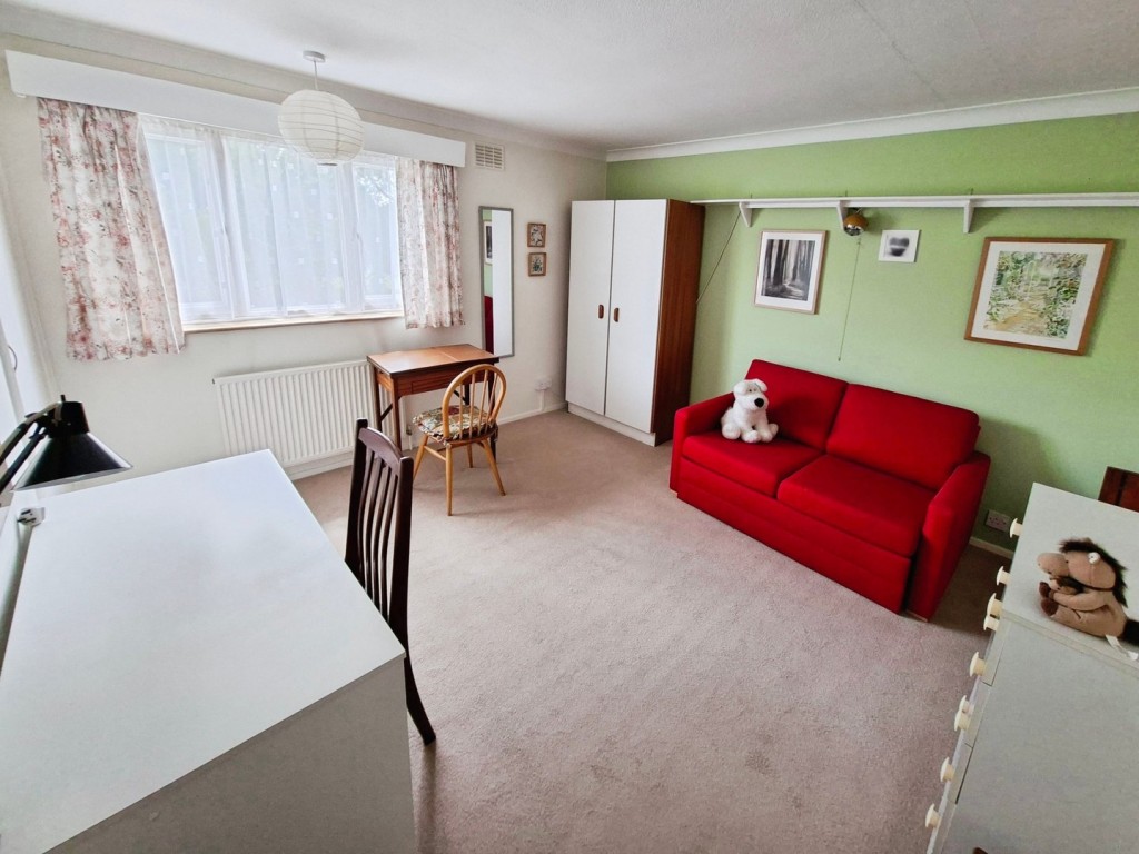 Roe Green Close, Hatfield, Hertfordshire