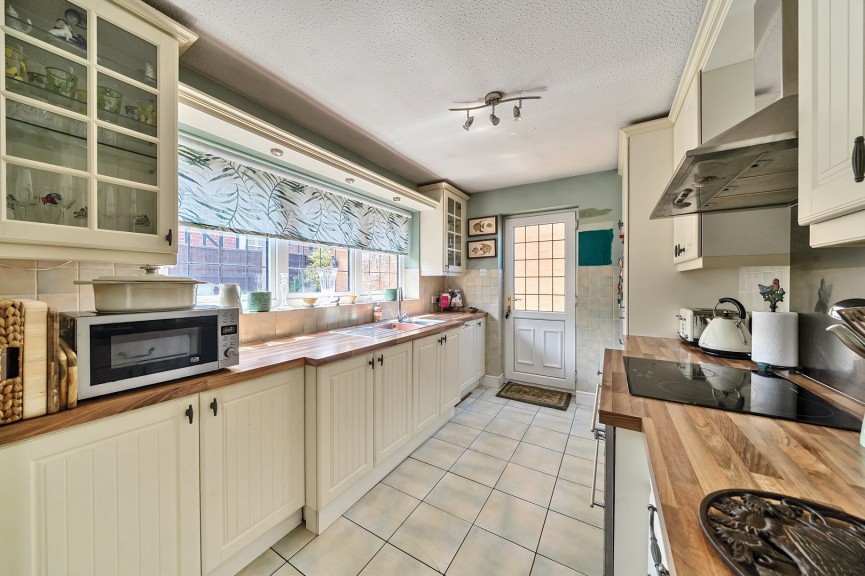 3 bedroom House for Sale Rook Tree Lane, Stotfold, Bedfordshire