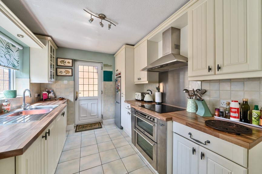 3 bedroom House for Sale Rook Tree Lane, Stotfold, Bedfordshire