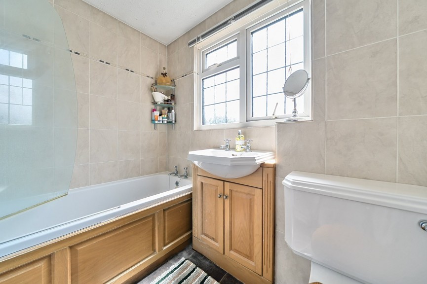 3 bedroom House for Sale Rook Tree Lane, Stotfold, Bedfordshire