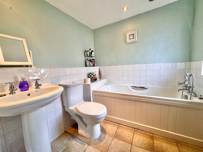 3 bedroom House for Sale High Street, GUILDEN MORDEN, Cambridgeshire