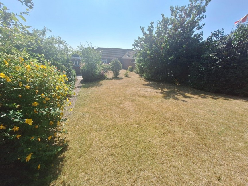 2 bedroom Bungalow for Sale Boddington Gardens, Biggleswade