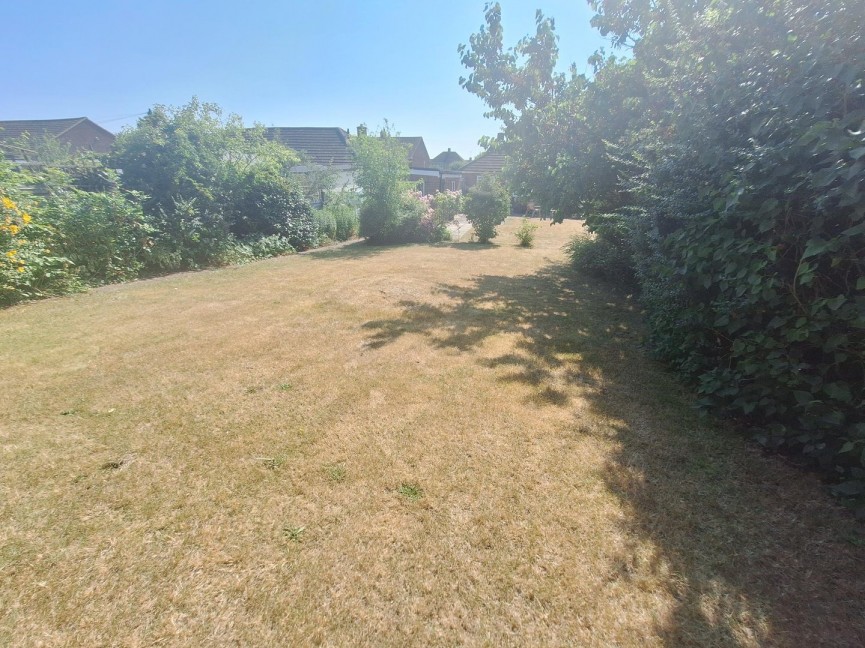 2 bedroom Bungalow for Sale Boddington Gardens, Biggleswade