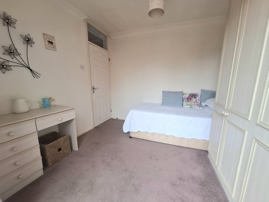 2 bedroom Bungalow for Sale Boddington Gardens, Biggleswade