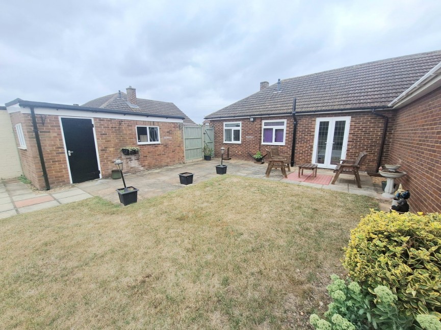2 bedroom Bungalow for Sale Boddington Gardens, Biggleswade