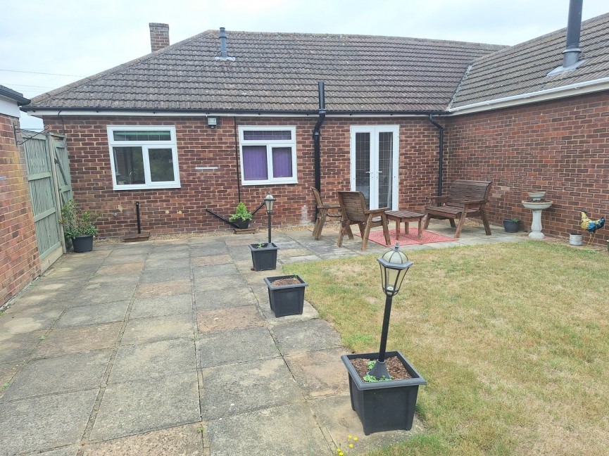 2 bedroom Bungalow for Sale Boddington Gardens, Biggleswade