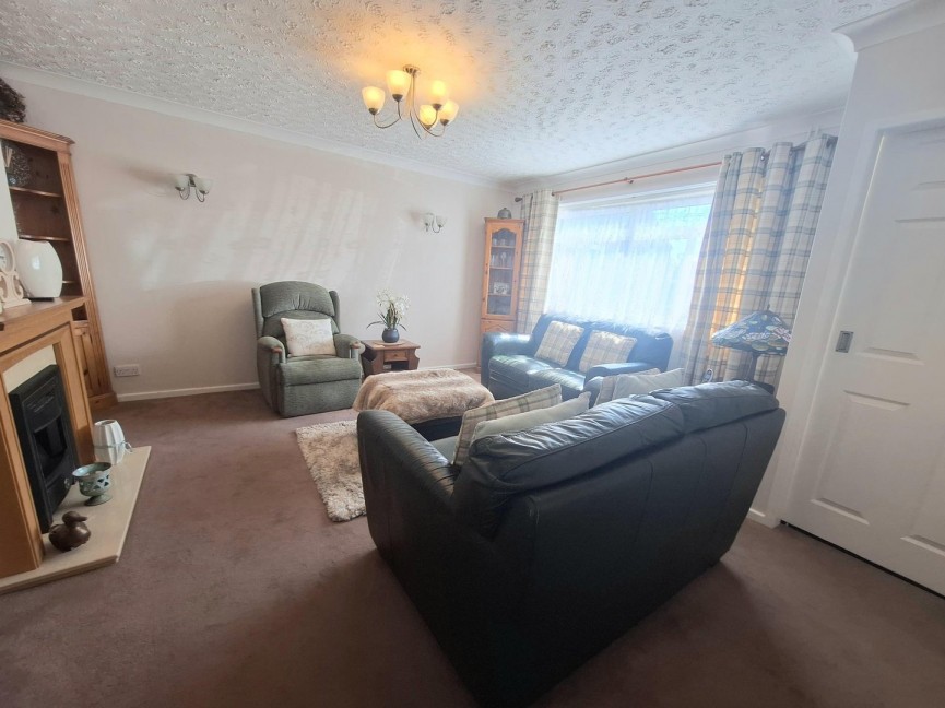 2 bedroom Bungalow for Sale Boddington Gardens, Biggleswade