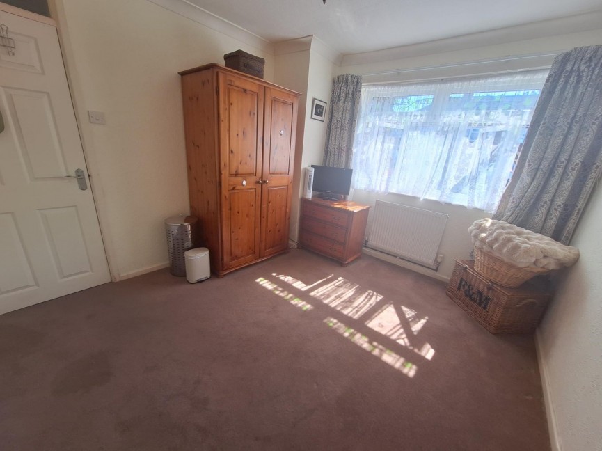 2 bedroom Bungalow for Sale Boddington Gardens, Biggleswade