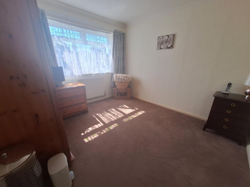 2 bedroom Bungalow for Sale Boddington Gardens, Biggleswade