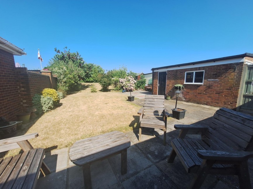 2 bedroom Bungalow for Sale Boddington Gardens, Biggleswade