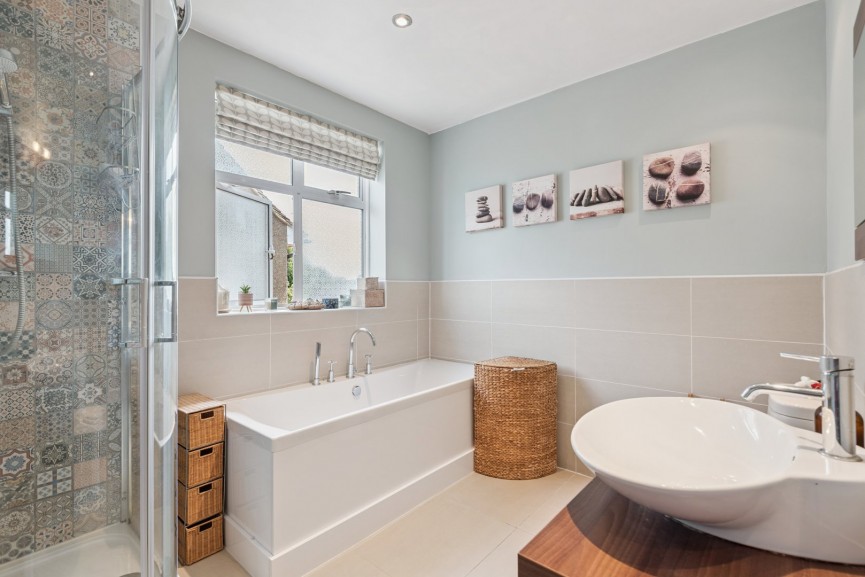 4 bedroom House for Sale West Hill, Hitchin, Hertfordshire