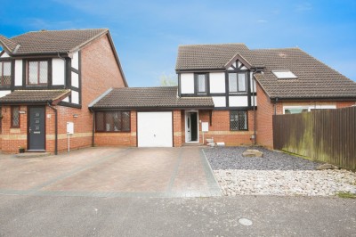 Webber Close, Shefford, Bedfordshire
