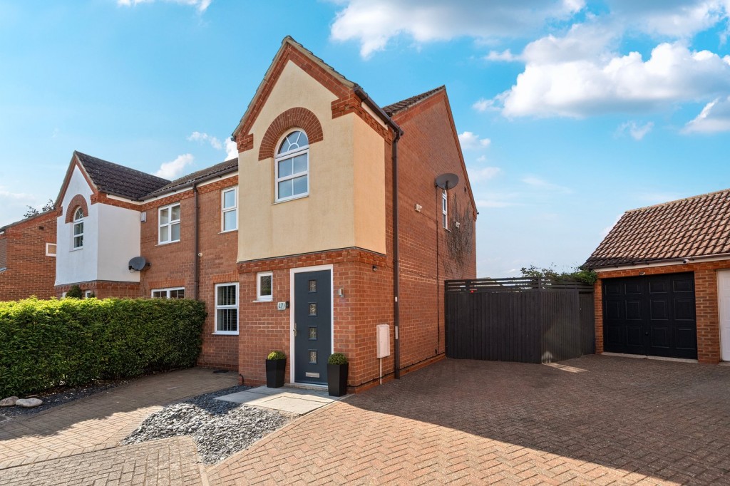 Mallard Close, Shefford, Bedfordshire