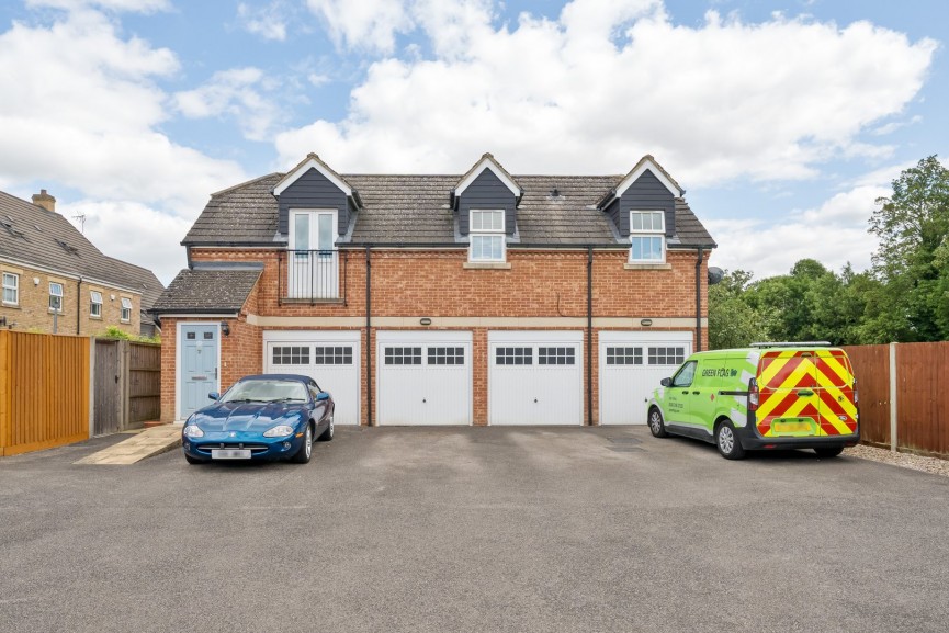 2 bedroom Flat for Sale Weavers Orchard, Arlesey, Bedfordshire