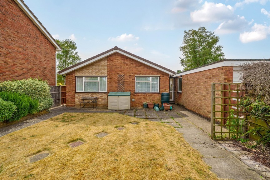 2 bedroom Bungalow for Sale Stotfold, Hitchin, Bedfordshire