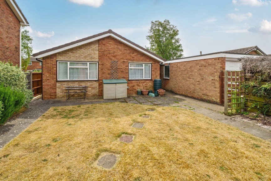 2 bedroom Bungalow for Sale Stotfold, Hitchin, Bedfordshire