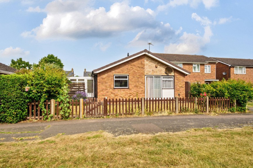 2 bedroom Bungalow for Sale Stotfold, Hitchin, Bedfordshire