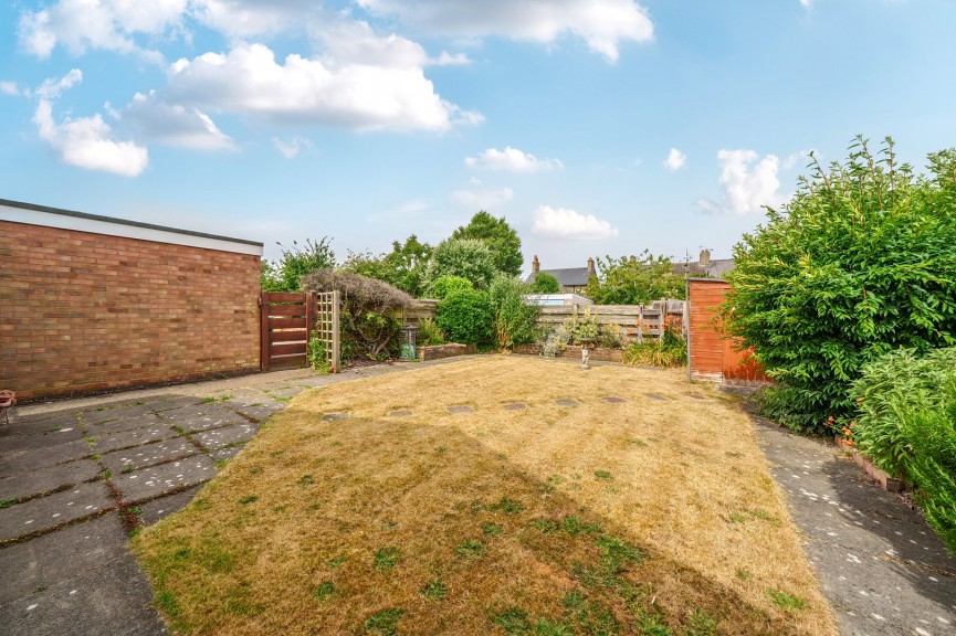 2 bedroom Bungalow for Sale Stotfold, Hitchin, Bedfordshire