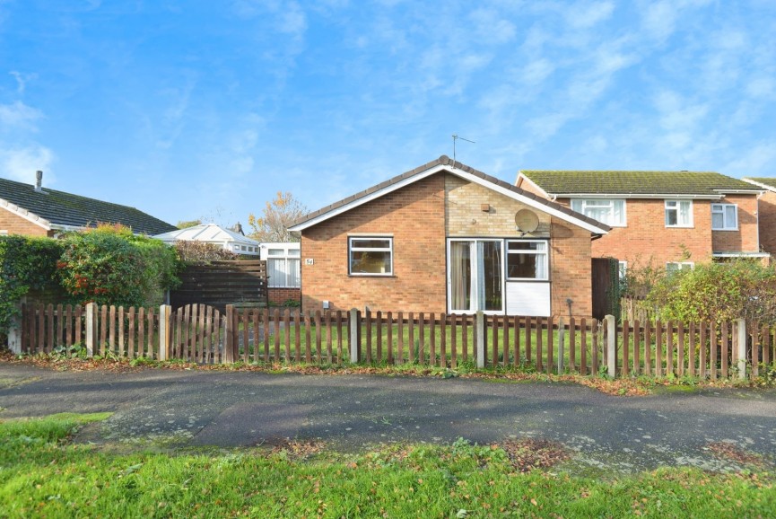 2 bedroom Bungalow for Sale Mowbray Crescent, Stotfold, Bedfordshire