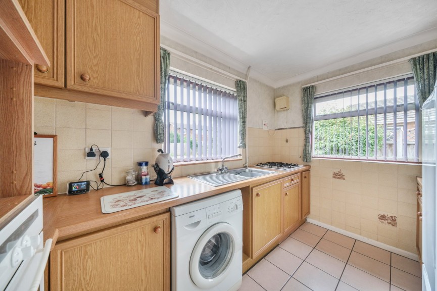 2 bedroom Bungalow for Sale Stotfold, Hitchin, Bedfordshire