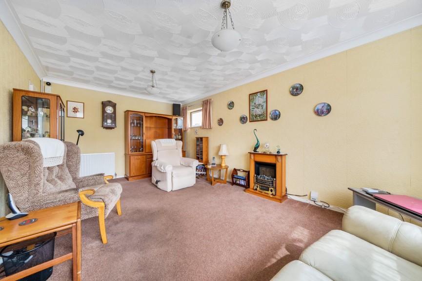 2 bedroom Bungalow for Sale Stotfold, Hitchin, Bedfordshire