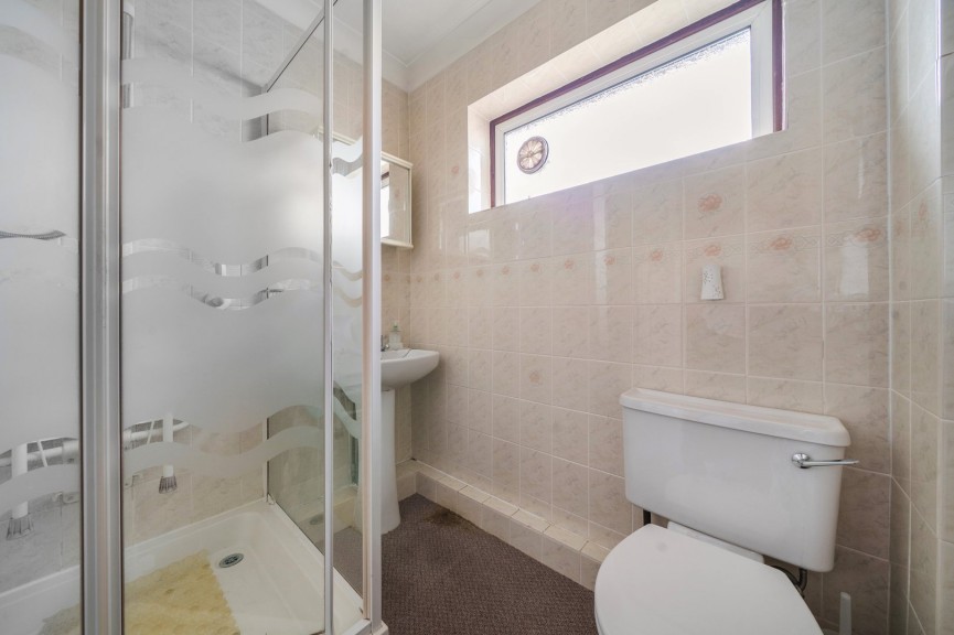 2 bedroom Bungalow for Sale Stotfold, Hitchin, Bedfordshire