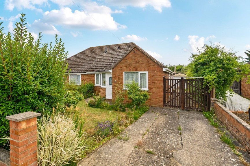 3 bedroom Bungalow for Sale Bedford Road, Henlow, Bedfordshire