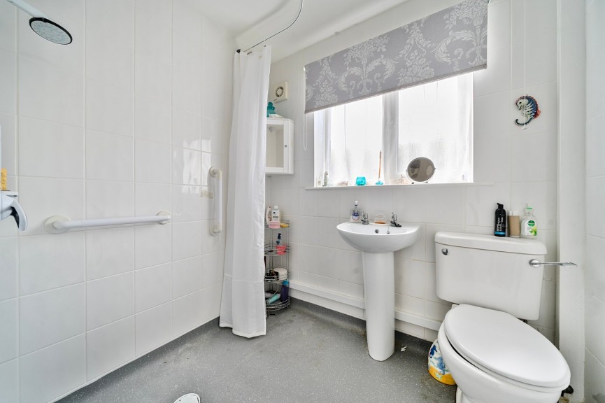 3 bedroom Bungalow for Sale Bedford Road, Henlow, Bedfordshire