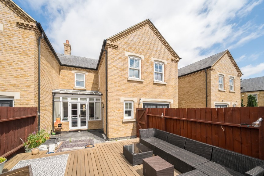 4 bedroom House for Sale Dickens Boulevard, Fairfield, Bedfordshire